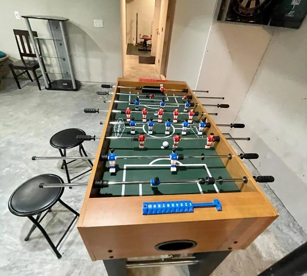 Spacious 4 Bedroom & Den With Semi-Enclosed Patio & Central Ac & Gym & Game Room エドモントン